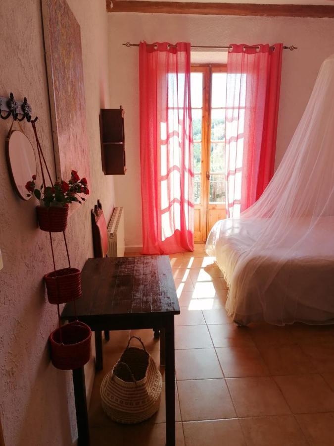 Maset Del Garraf Pension Olesa de Bonesvalls Buitenkant foto